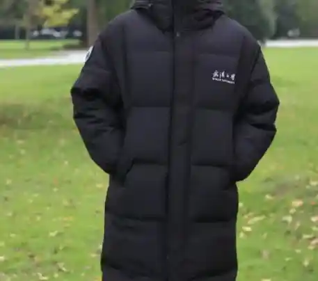 雷军力挺！武汉大学羽绒服风靡市场，销量飙升