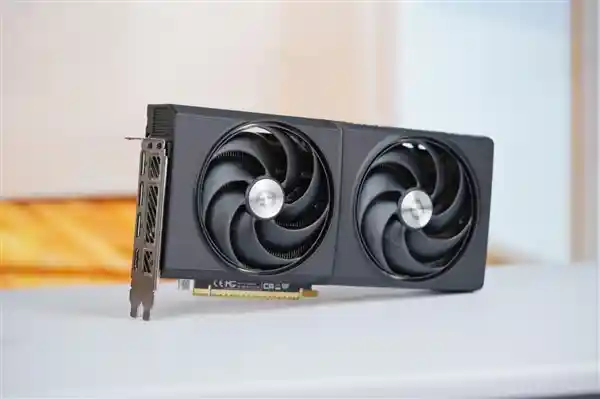 探秘傲世征途：Intel锐炫B580显卡新一代甜品卡的魅力