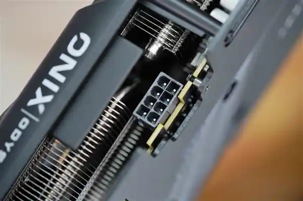 探秘傲世征途：Intel锐炫B580显卡新一代甜品卡的魅力