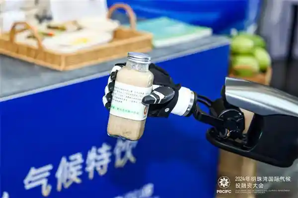 广汽最新智能机器人首次亮相，引领未来科技潮流