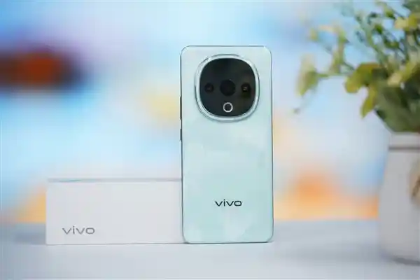 vivo Y300清新美背，让你爱不释手！