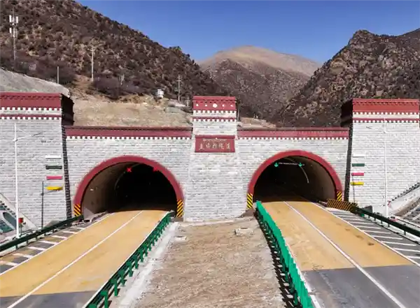 【创世界纪录！全球最长高海拔公路隧道正式通车】