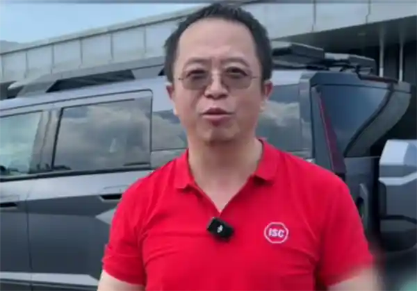 AI领域创新：周鸿祎称智能体和专业大模型将引领未来