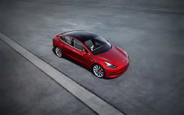 特斯拉再爆惊人召回：近70万汽车受影响，Model 3和Model Y车型遭波及
