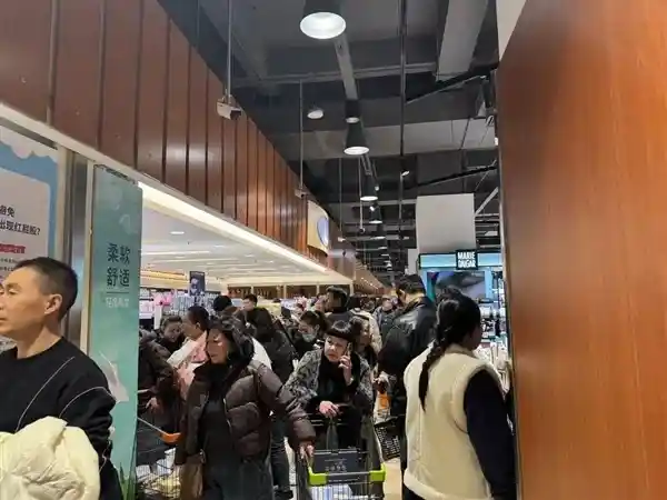 东来踩中，情绪纷扰：时代新风向