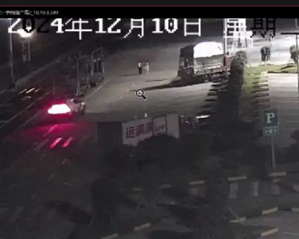 深夜网约车惊魂：女乘客拒绝轮流驾驶，遭遇高速服务区惊险一夜