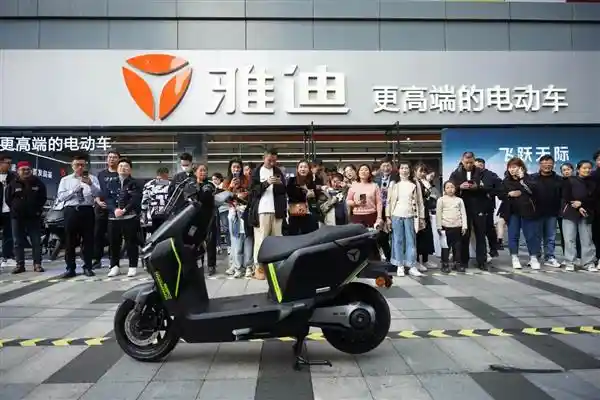 【全球热销狂潮！雅迪冬季出行新风尚引爆全球一亿人抢购热潮！】