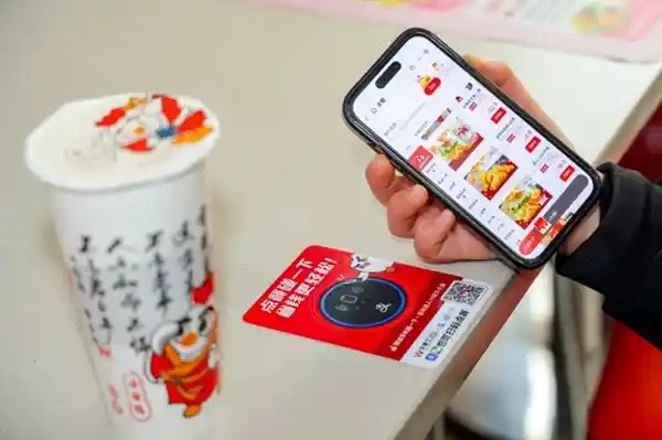 华莱士全国两万门店上线碰一下点餐服务，轻松享受智能点餐体验