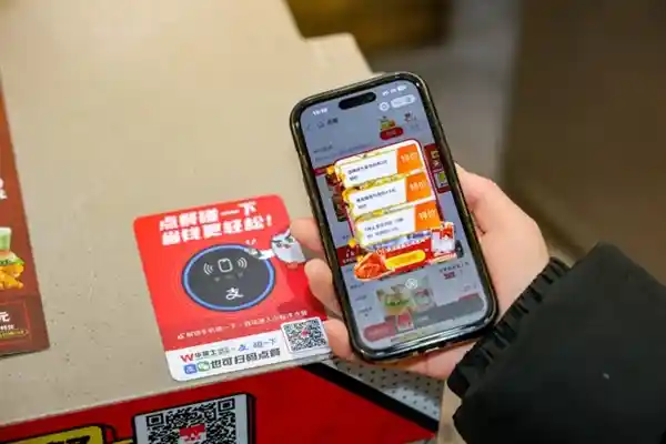 华莱士全国两万门店上线碰一下点餐服务，轻松享受智能点餐体验