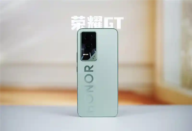 全新荣耀GT电竞手机登场！性能领先，颜值爆表，性价比无敌