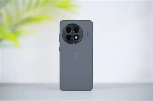 一加Ace 5 Pro震撼发布！极致性能引领智能手机新风向