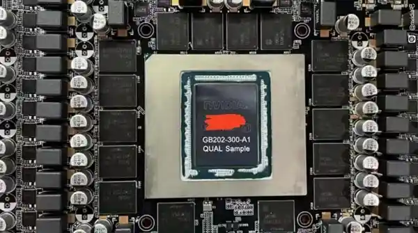 RTX 5090公版震撼亮相！16+6+7相供电、14层PCB配置惊艳亮相