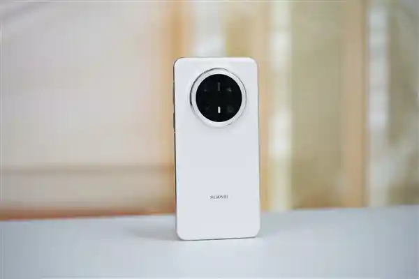 华为Mate 70引领未来：余承东点赞，共同探寻下一个科技风口