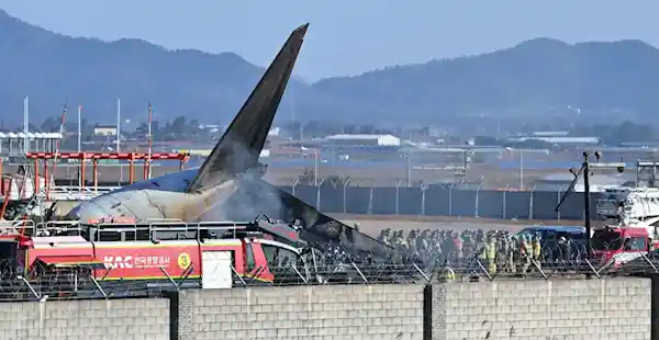 突发！波音737-800客机失事起火，181人生死未卜！