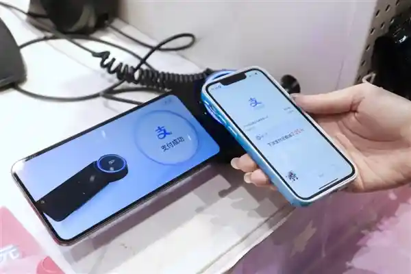 名创优品与碰一下支付合作，年轻人消费新热潮！