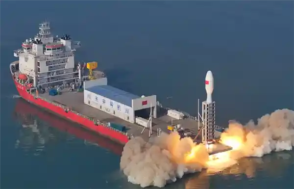中国首次海上发射一箭十星！微厘空间01组卫星成功入轨