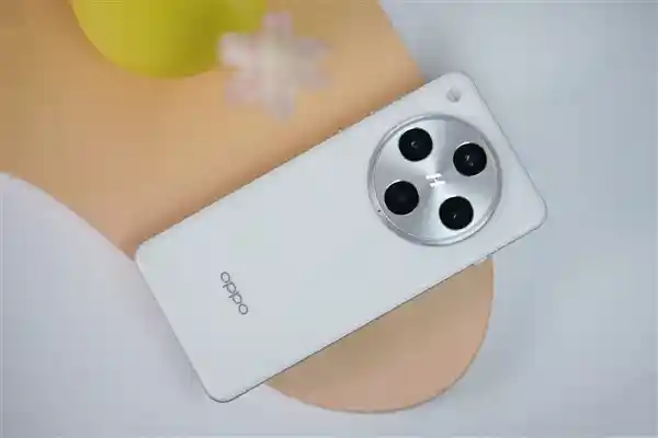 OPPO Find X9 Pro曝光：1.5K四边等窄直屏，全面对标苹果！