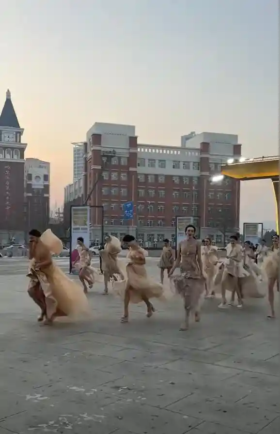 俄罗斯模特冰雪丽影：哈尔滨拍摄极寒宣传片