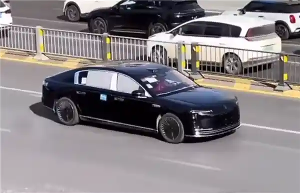 [揭秘华为奢华巨作S800路测：博主深度解读顶豪市场新趋势]