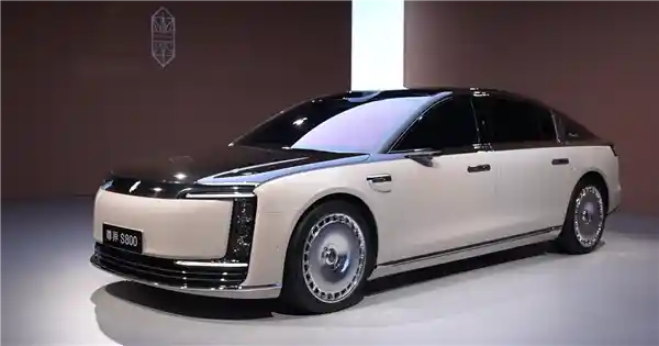 华为首款百万豪车尊界S800惊艳亮相：商家家居四色魅力