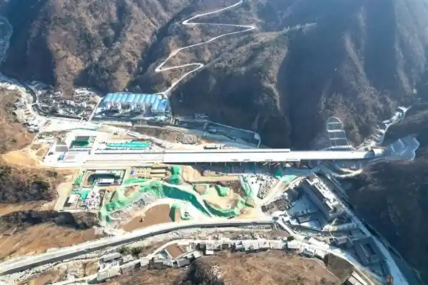 西康高铁历经艰难，成功贯通秦岭最长隧道，实现重大突破