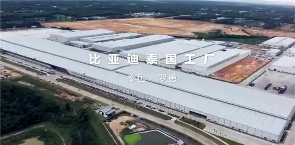 比亚迪首艘海洋疾风汽车滚装船交付，创造万辆车载船新纪录！2025年将再下水4艘船！