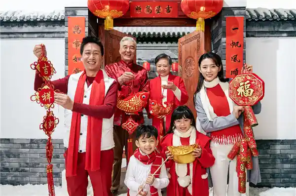 2025春晚必备神器！哈趣投影带你畅享超大萤幕年味