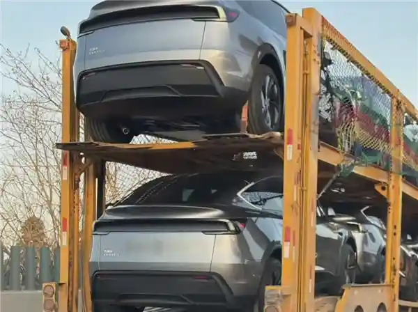 特斯拉新款Model Y量产版首曝：全新转向灯设计惊艳亮相