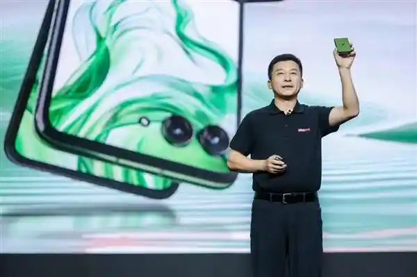 张华荣获中国力量年度AI先锋人物 大放异彩，智能时代启航