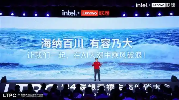 张华荣获中国力量年度AI先锋人物 大放异彩，智能时代启航
