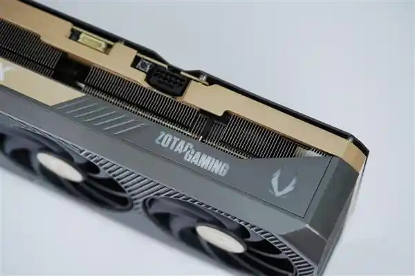 索泰全新发布RTX 5090 D SOLID OC显卡，硬朗科技风潮势不可挡
