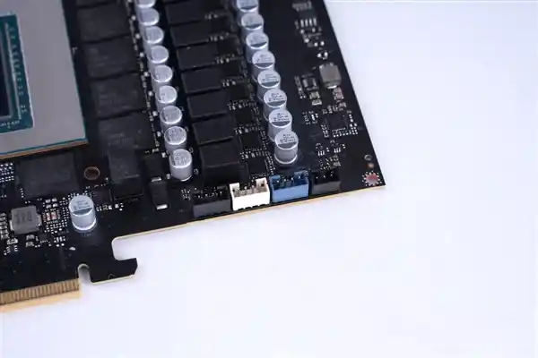 影驰GeForce RTX 5090 D 大将登场，全新升级再创AI加速新标杆