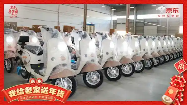 刘强东大手笔！老家年货送出超5万件，多辆大卡车壮观送货