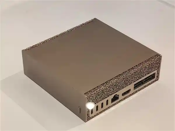 NVIDIA携手联发科发布全球最小AI超级计算机，惊艳亮相！