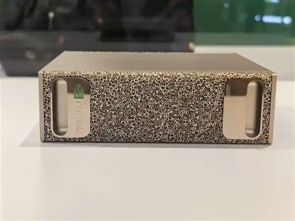NVIDIA携手联发科发布全球最小AI超级计算机，惊艳亮相！