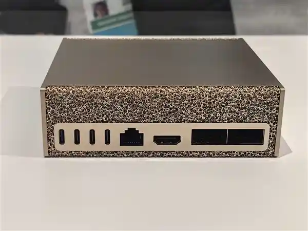 NVIDIA携手联发科发布全球最小AI超级计算机，惊艳亮相！