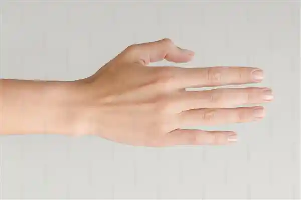 女生突然发现自己生病了：医院就诊成唯一选择？