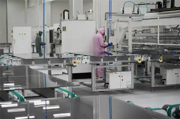 全球首条GW级钙钛矿组件量产线投产：年产180万片光伏组件！
