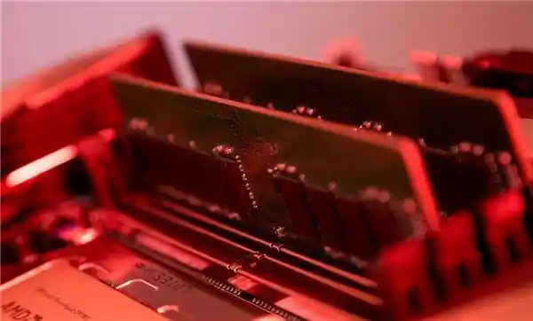 内存价格再降！上半年或迎来10%降幅，金百达 银爵 16GBDDR4 3200等产品受益