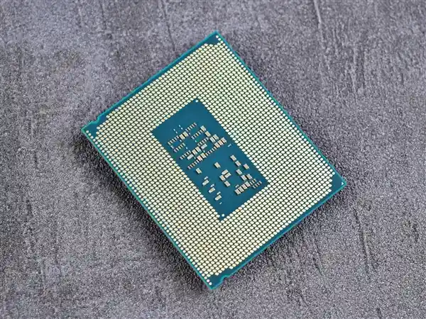英特尔酷睿Ultra 5 230F：超越性能，主流用户的新选择