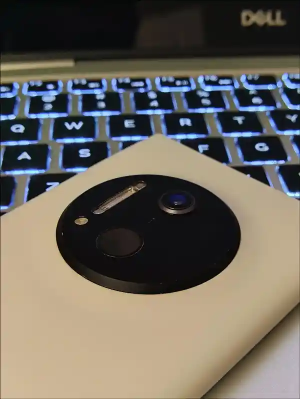 诺基亚Lumia 1020实现iOS移植：iPhone SE 3完美运行神奇操作！