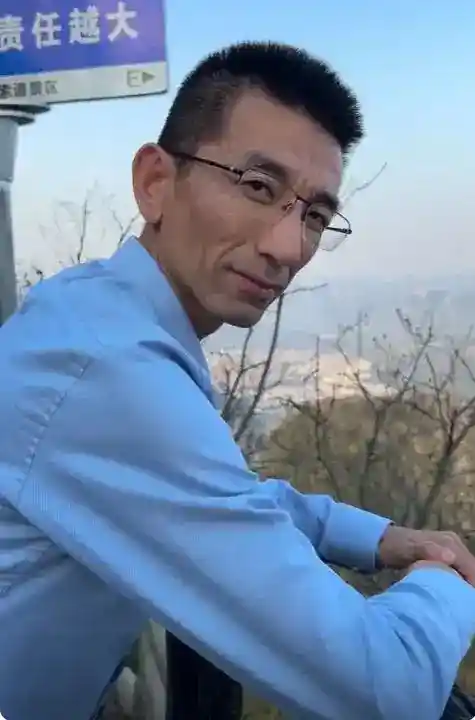 东方甄选风波不断！主播商务被东方小孙拒绝后 又遭遇断播之殇