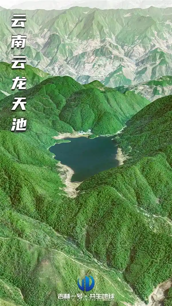 【震撼！12大壮美天池惊艳登场，你最多只知道2个】
