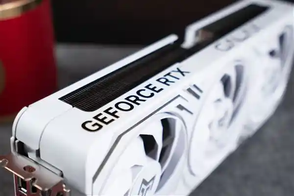 影驰 GeForce RTX 5070 Ti 金属大师OC评测：DLSS 4技术引爆性能狂潮