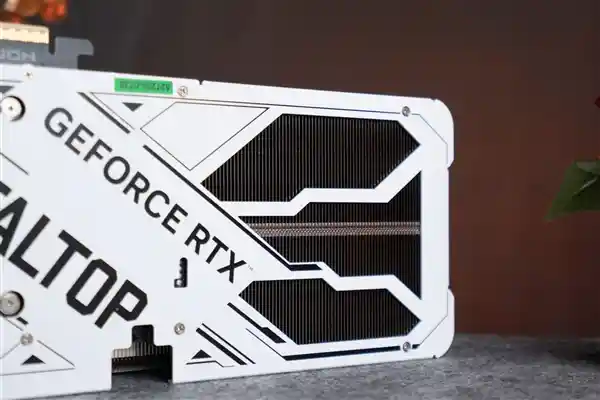 影驰 GeForce RTX 5070 Ti 金属大师OC评测：DLSS 4技术引爆性能狂潮