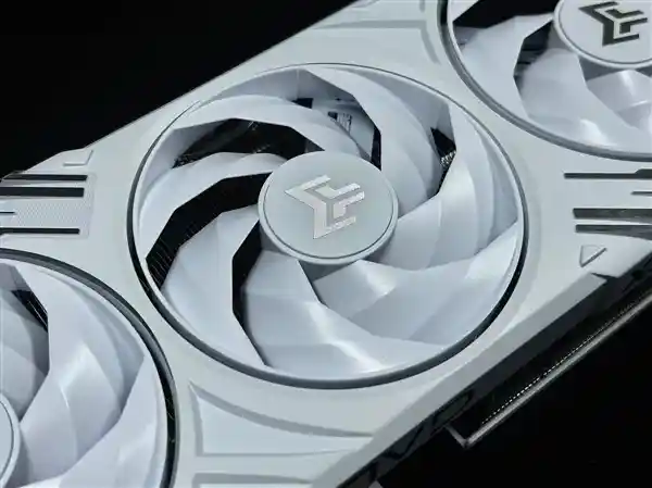 影驰 GeForce RTX 5070 Ti 金属大师OC评测：DLSS 4技术引爆性能狂潮