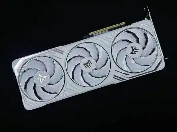 影驰 GeForce RTX 5070 Ti 金属大师OC评测：DLSS 4技术引爆性能狂潮