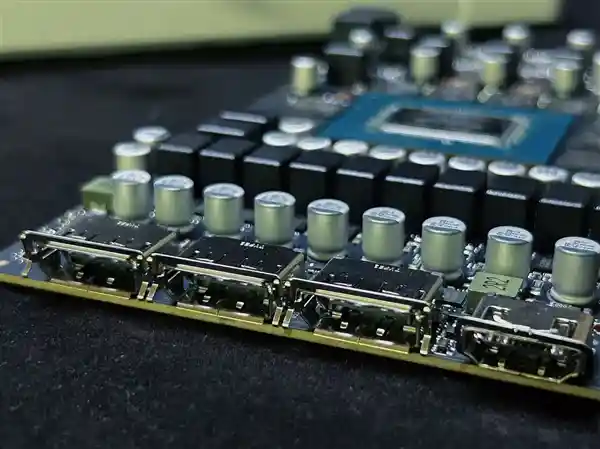 影驰 GeForce RTX 5070 Ti 金属大师OC评测：DLSS 4技术引爆性能狂潮