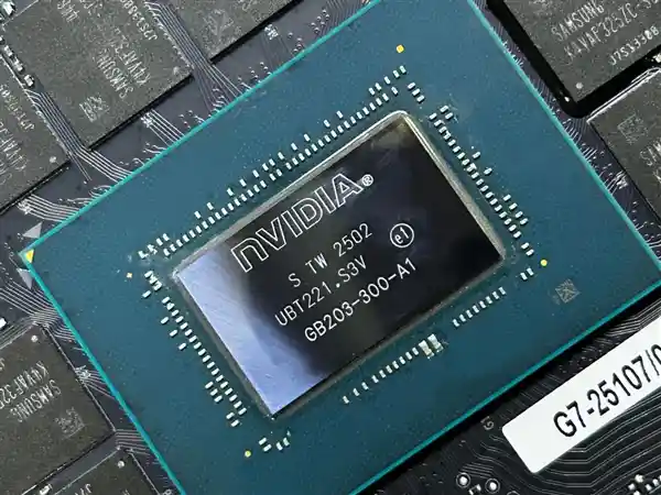 [疾速风暴！耕升 GeForce RTX 5070 Ti 炫光·超 OC引领性能新纪元]