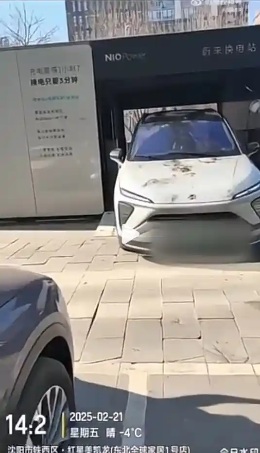 蔚来官方承诺承担车主全部损失，独家揭秘换电站屋顶灯引发的火灾真相